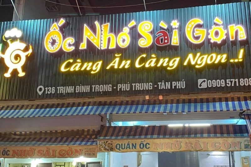 Biển vẫy quán ốc giúp khách dễ dàng tìm thấy quán.