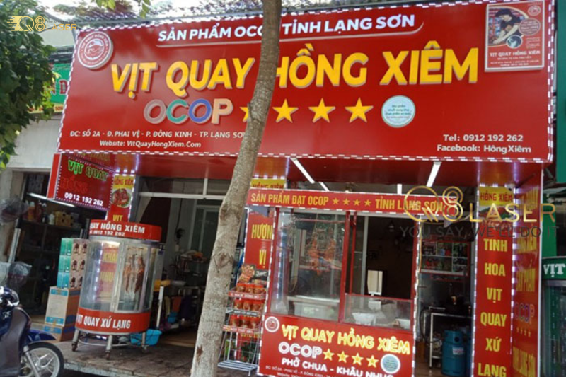 Biển vẫy vịt quay nhỏ gọn, dễ nhìn từ xa