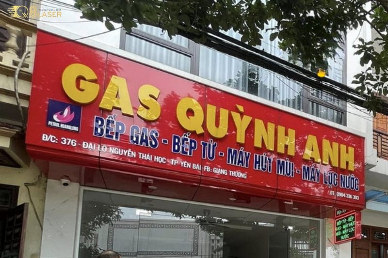 Lắp đặt bảng hiệu gas gọn gàng cho bảng hiệu cửa hàng gas an toàn.