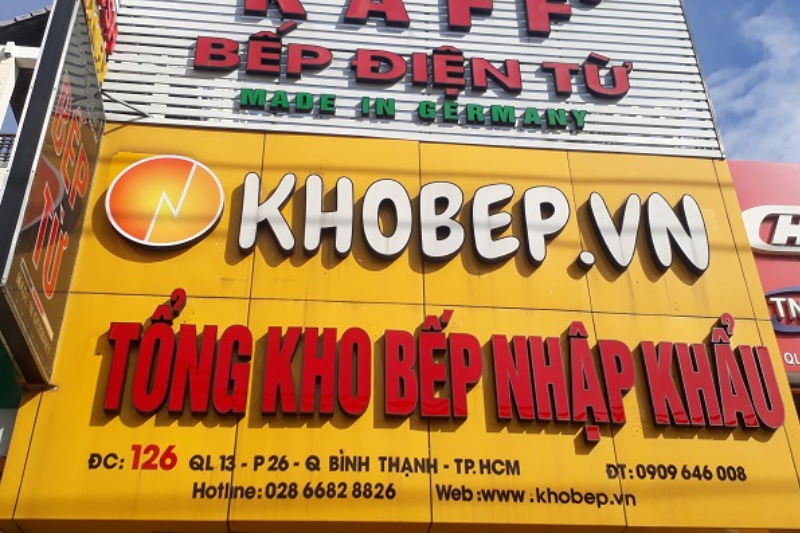 Mẫu bảng hiệu nhôm kính cao cấp