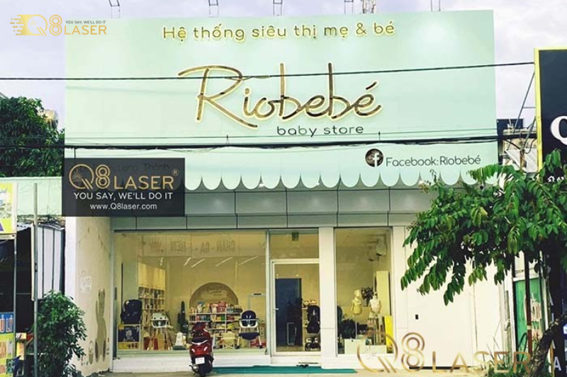 Mẫu bảng hiệu shop quần áo nữ đẹp, hợp xu hướng