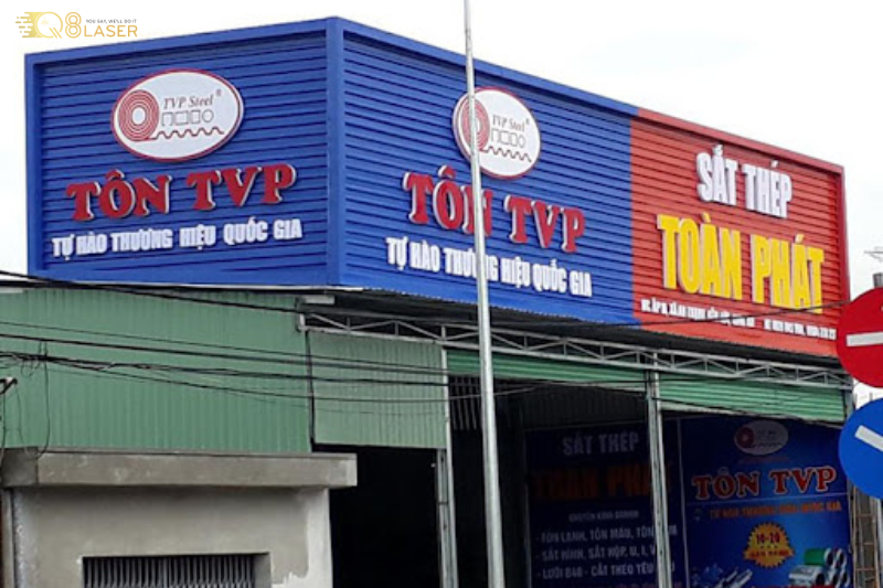 Mẫu biển quảng cáo cơ khí rõ chữ, dễ đọc