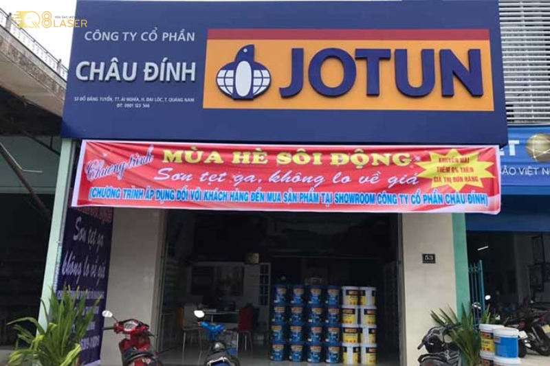 Mẫu biển quảng cáo sơn đẹp, màu sắc hài hòa.