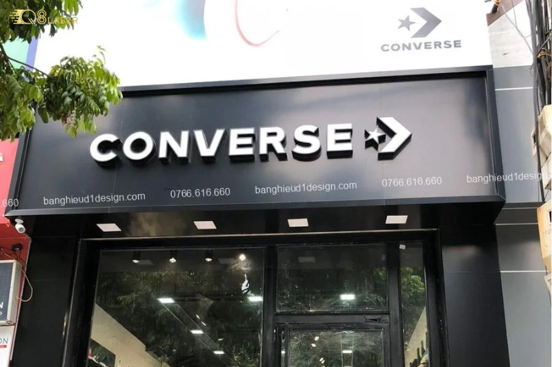 Thi công biển vẫy giày dép chắc chắn