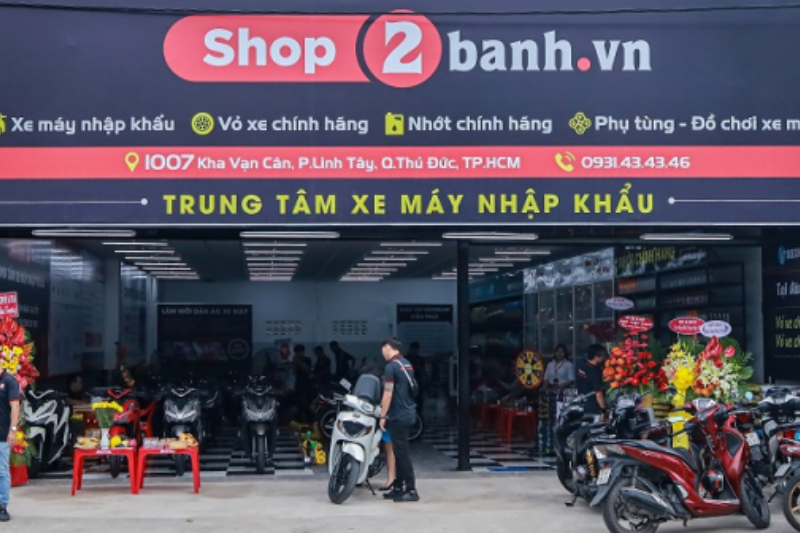 Thiết kế bảng hiệu sửa xe máy rõ ràng, giúp khách dễ nhận biết tiệm.