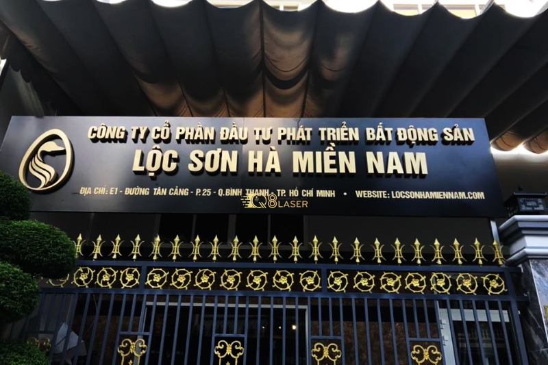 Treo bảng bán nhà kết hợp biển quảng cáo bất động sản đẹp.