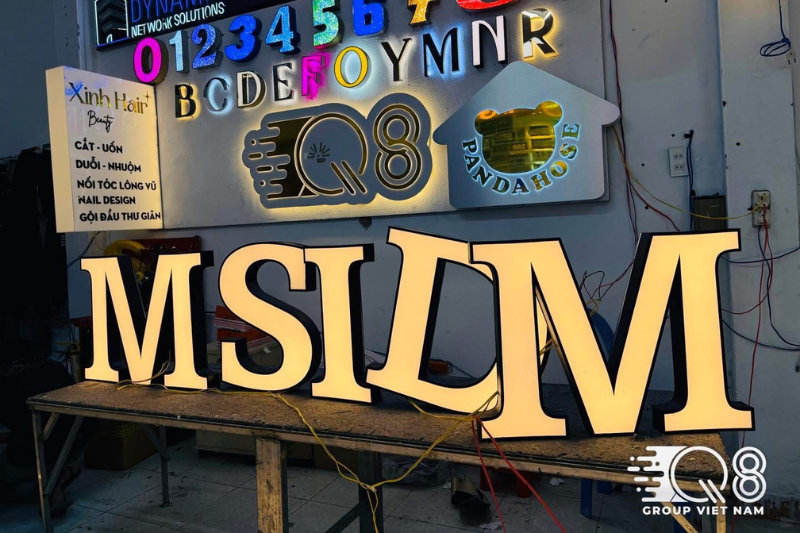 7 Lý Do Chọn Chữ Inox Vàng Gương Sáng Chân