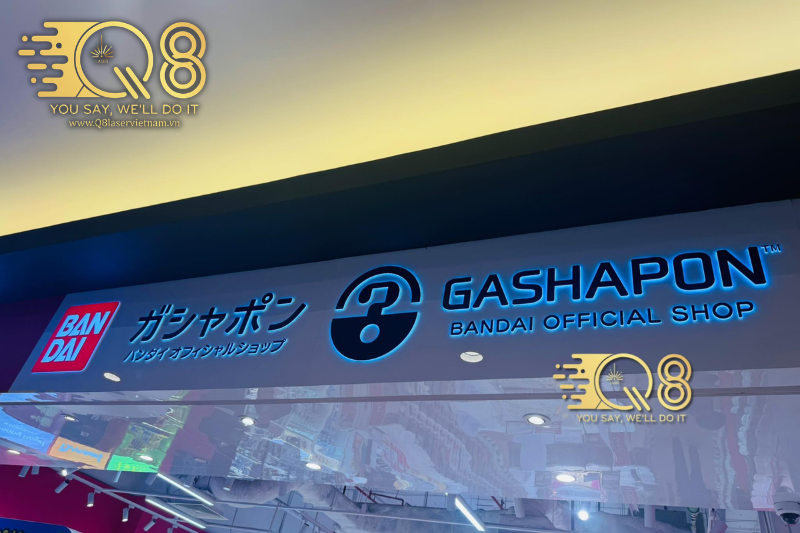 Bảng hiệu chữ inox mặt mica nổi bật và dễ nhìn