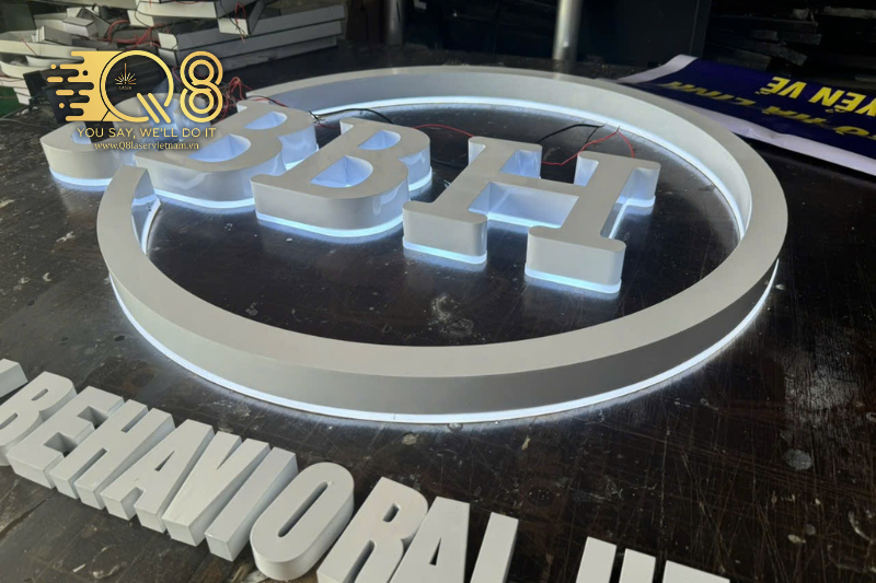 Bảng hiệu chữ inox trắng xước