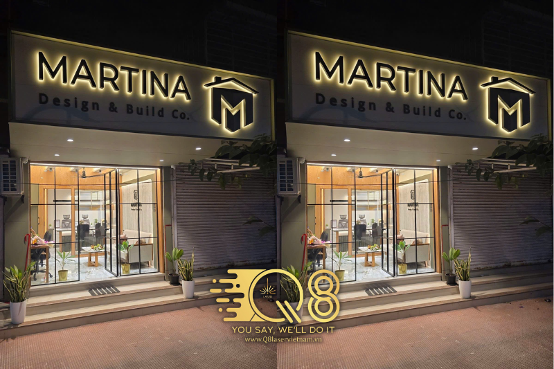 Bảng hiệu chữ inox vàng xước hắt sáng chân nổi bật ban đêm