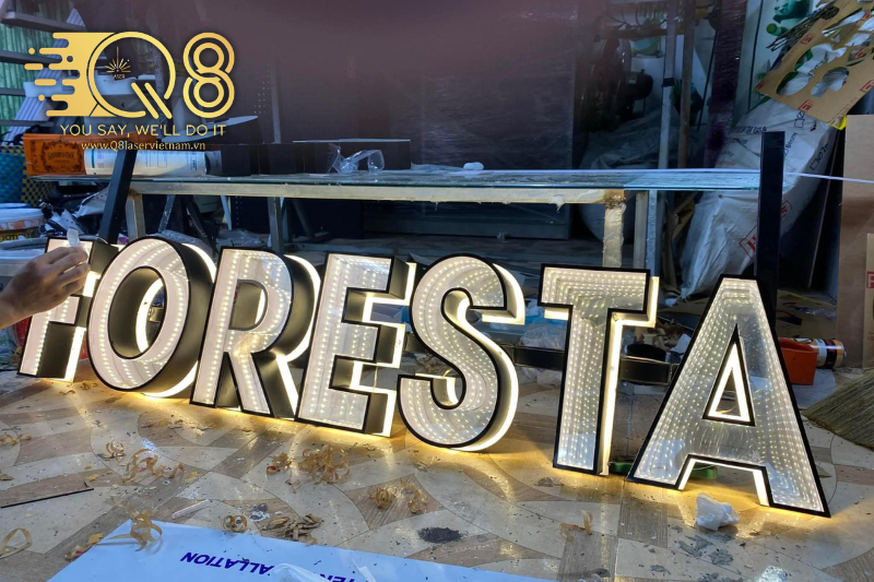 Chữ Inox Vàng Gương Sáng Chân Là Gì?