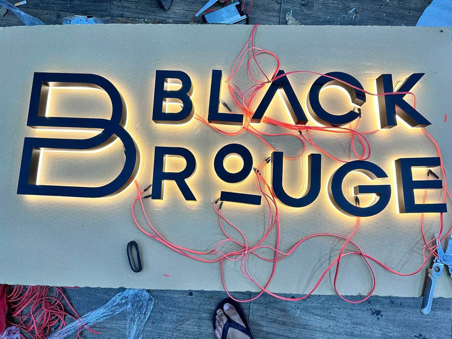 Chữ inox vàng xước