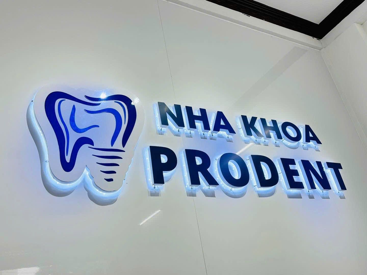 Chữ inox vàng xước