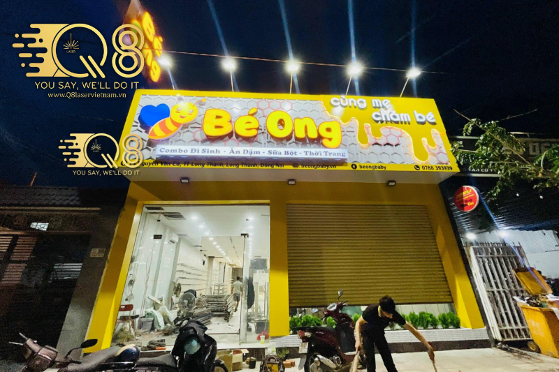 Chữ inox vàng xước không LED nền alu