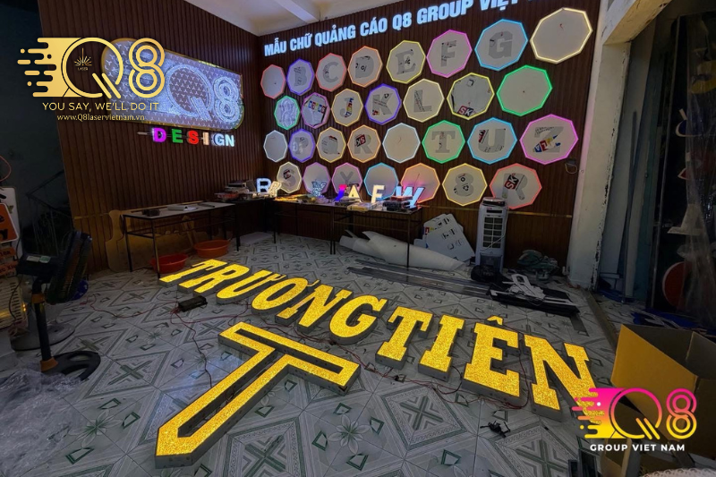 Gia công chữ inox vàng xước sáng chân