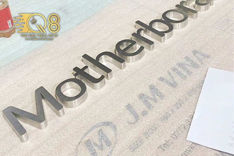 Mẫu bảng hiệu chữ inox trắng xước 