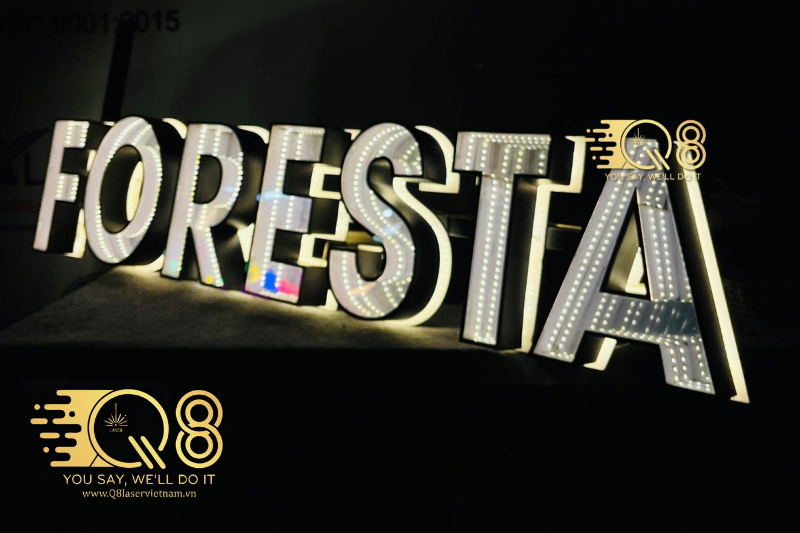 Mẫu bảng hiệu chữ inox vàng gương sáng chân hiện đại