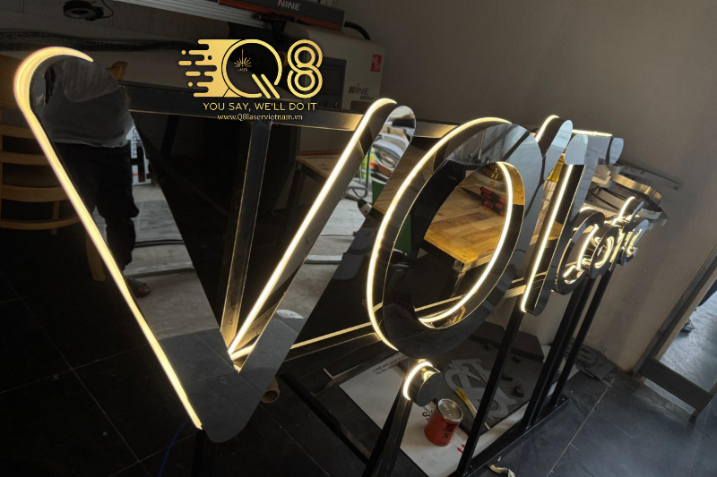 Mẫu chữ inox trắng gương thời trang