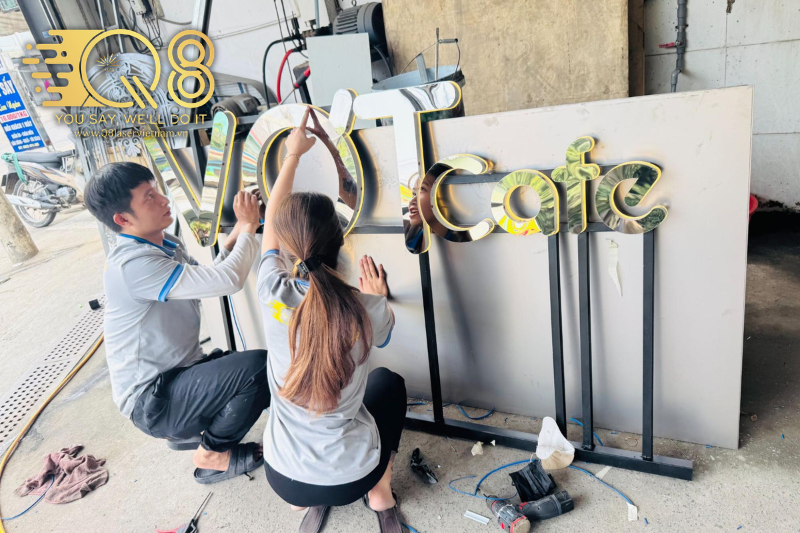 Quy trình gia công chữ inox tại xưởng với hệ thống máy cắt laser hiện đại