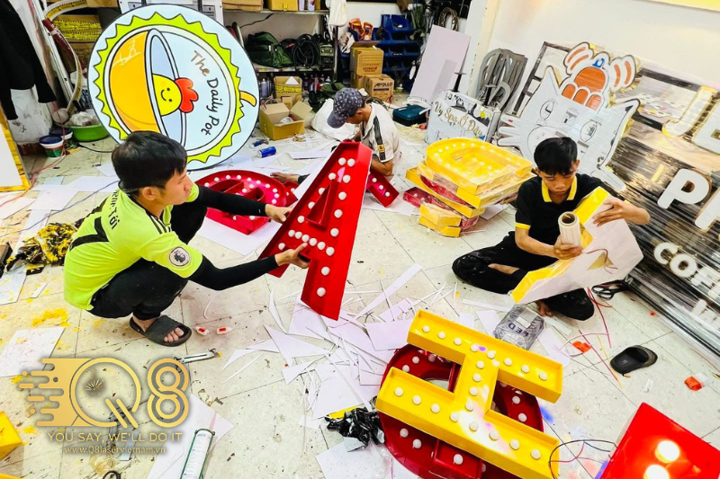 Quy Trình Thi Công Chữ Inox Vàng Xước Không LED